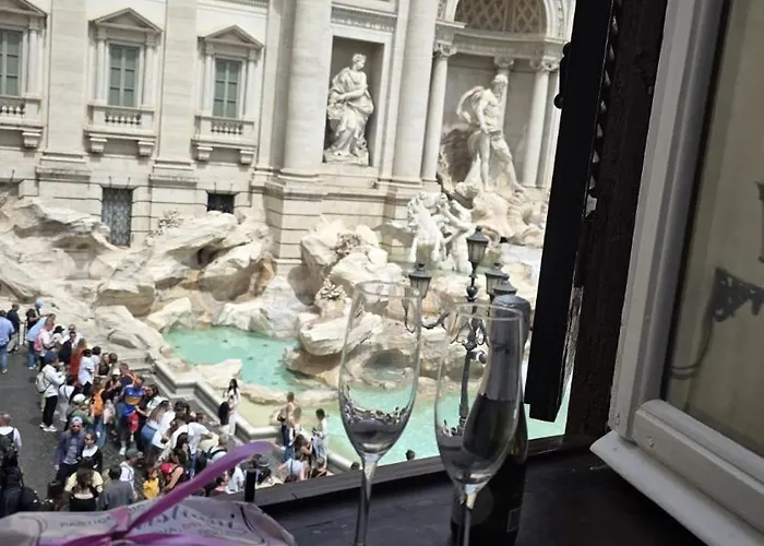 Trevi Moonlight Řím